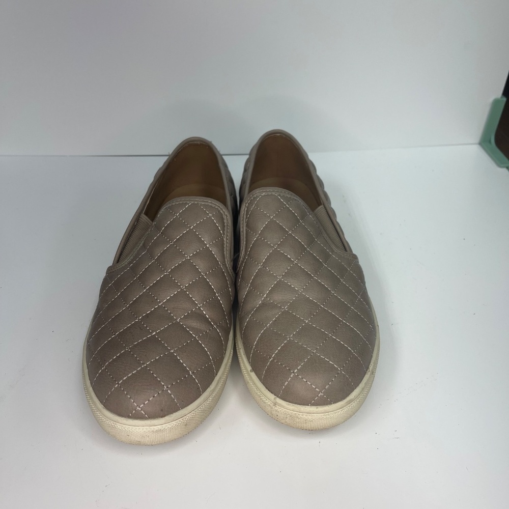 Steve Madden Quilted Slip-On Sneakers Women’s Size 11 Taupe - Picture 3 of 9